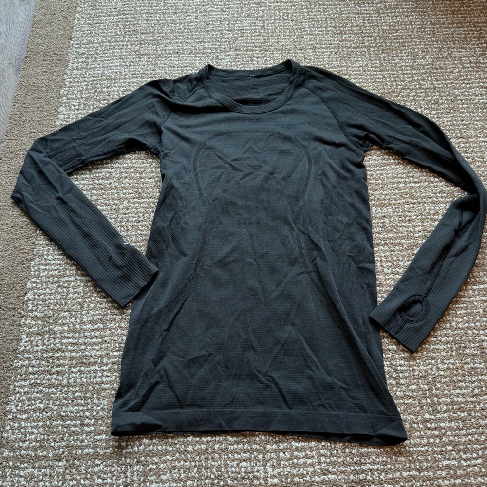 SWIFTLY TECH LONGSLEEVE